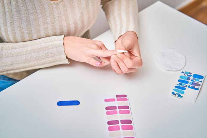 Using Nail Stickers on Broken Nails: Protection and Gentle Reinforcement